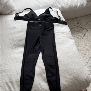 Alo Yoga Black Airbrush Outline Set